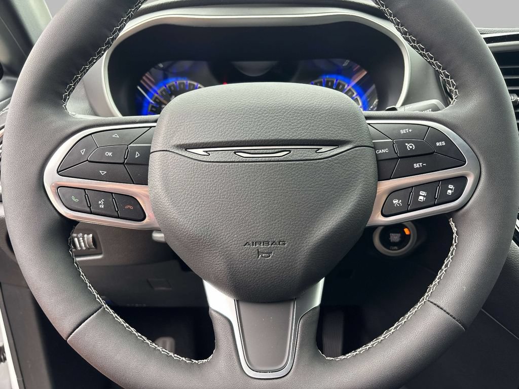 New 2027 Chrysler Pacifica Select AWD/4WD image 16