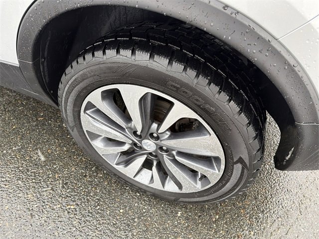 Used 2022 Buick Encore Preferred w/ Safety Package image 34