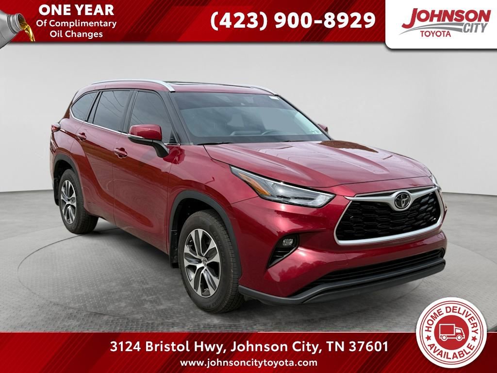 Used 2022 Toyota Highlander XLE AWD/4WD image 1