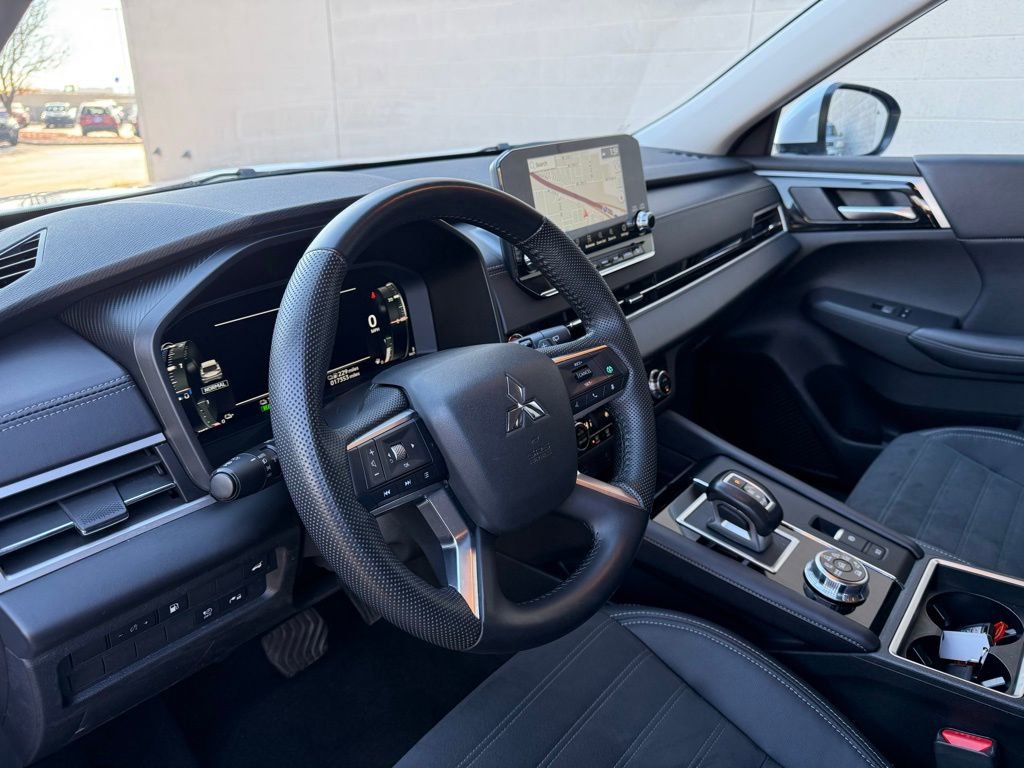 Used 2023 Mitsubishi Outlander SE image 19