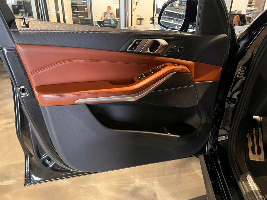 Used 2022 BMW X5 xDrive40i w/ M Sport Package image 14