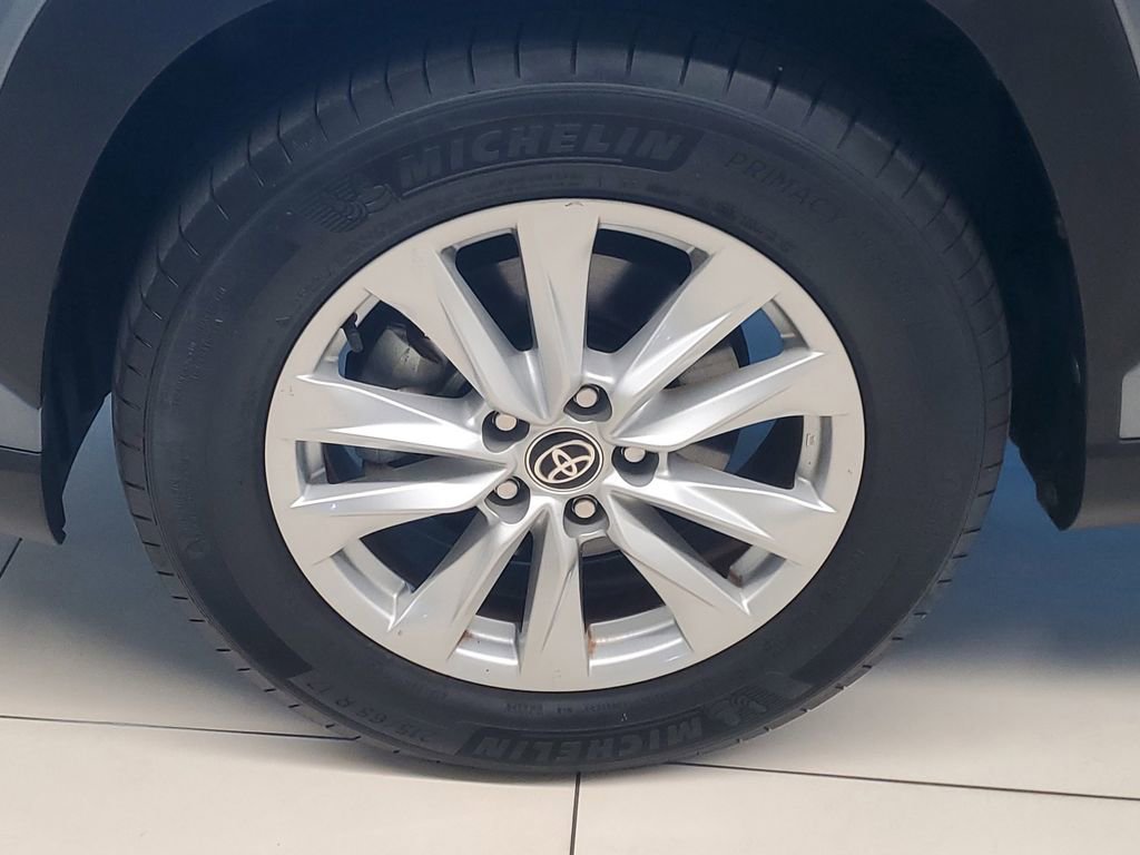 Certified 2023 Toyota Corolla Cross LE image 4