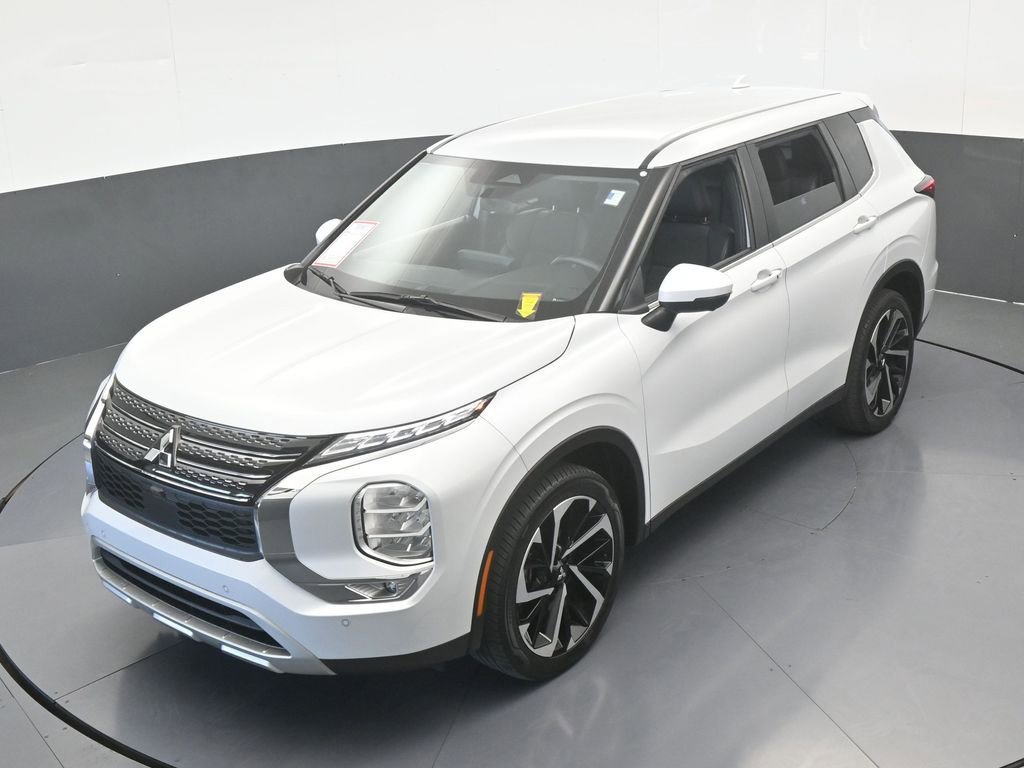 Used 2023 Mitsubishi Outlander SE image 55