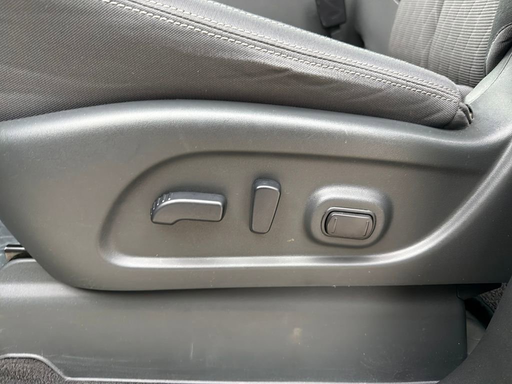 Used 2024 Nissan Titan SV w/ SV Bronze Edition Package image 16