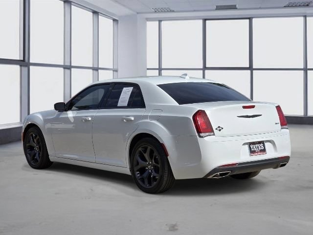 Used 2021 Chrysler 300 Touring w/ Sport Appearance Package RWD image 5