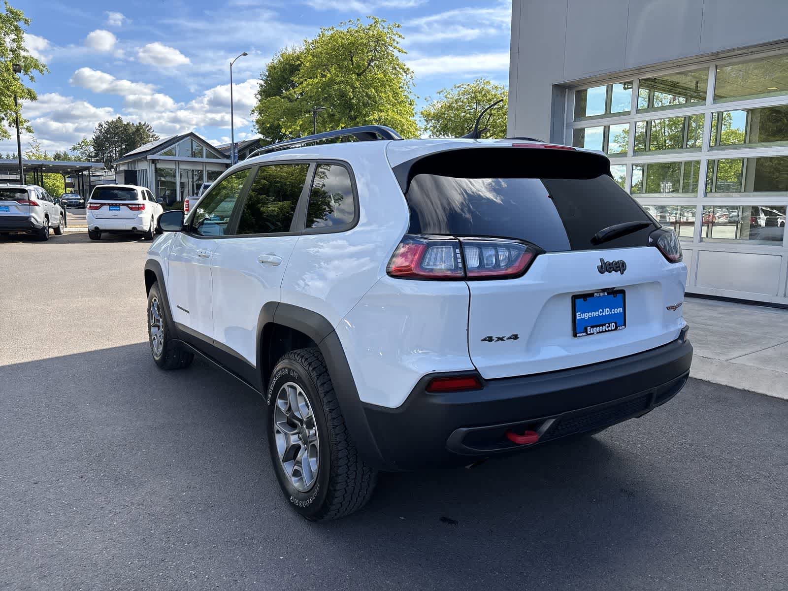 Used 2022 Jeep Cherokee Trailhawk w/ Comfort/Convenience Group AWD/4WD image 3