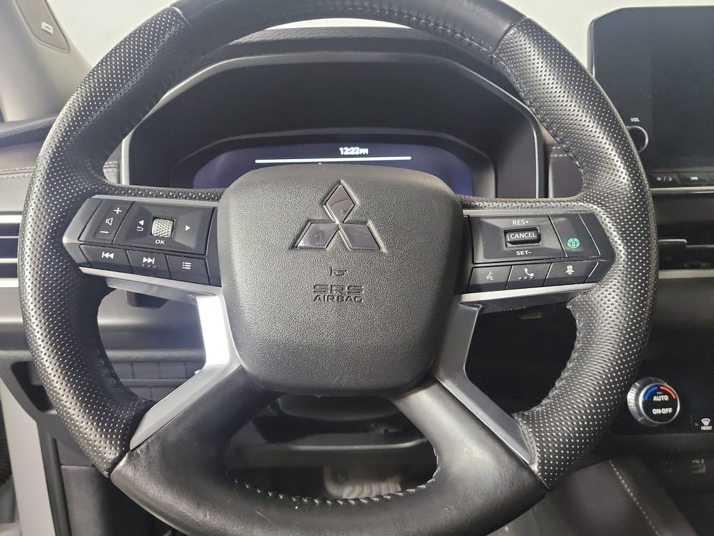 Used 2023 Mitsubishi Outlander SE image 17
