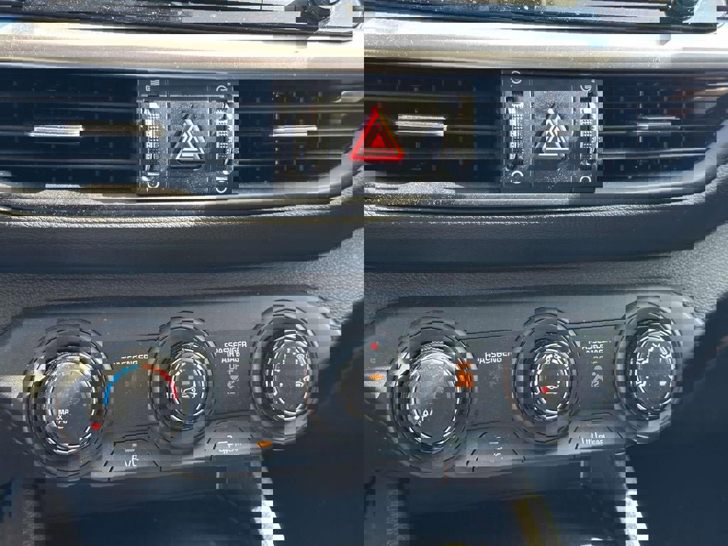 Certified 2023 Kia Forte LXS image 18