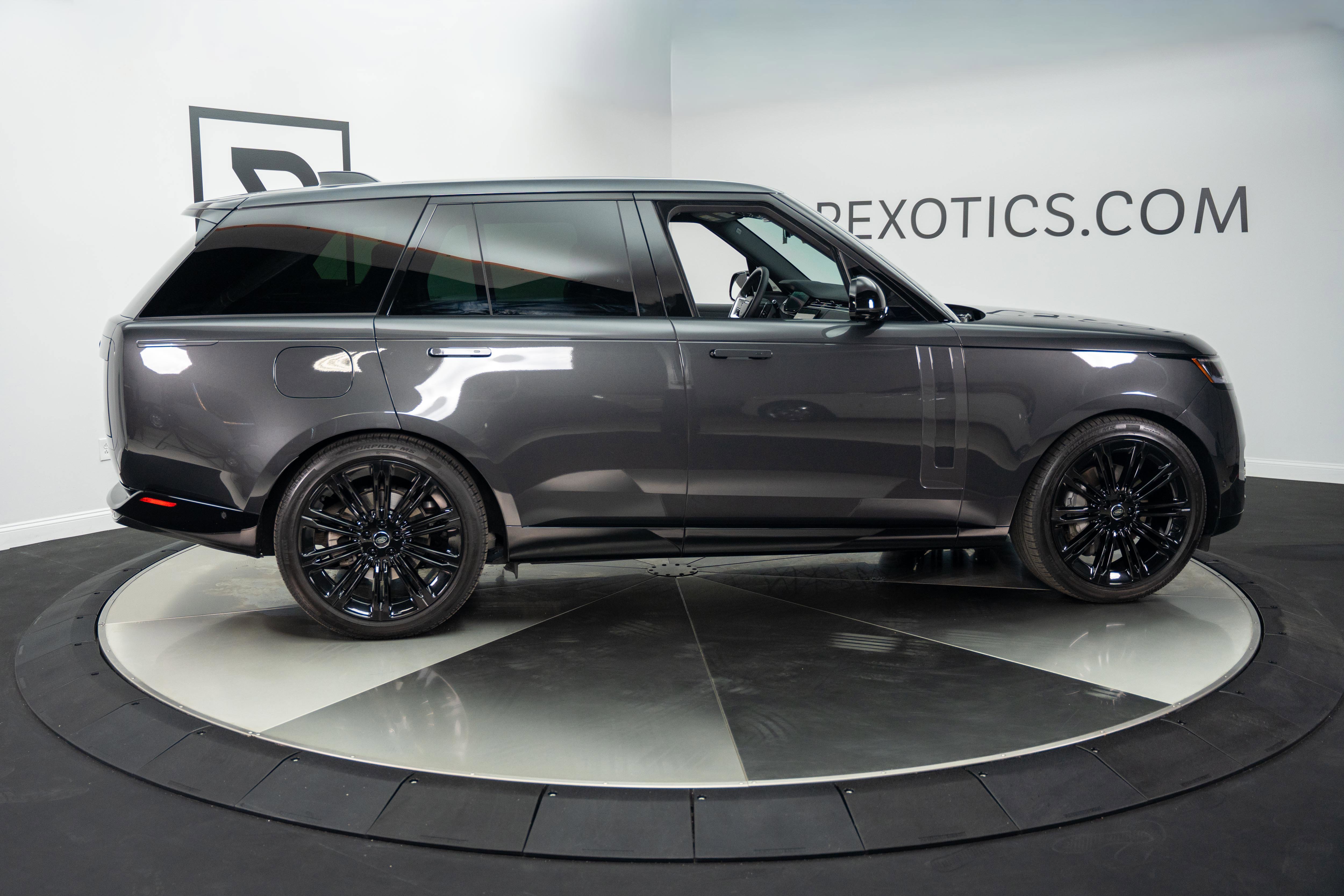 Used 2025 Land Rover Range Rover SE AWD/4WD image 7