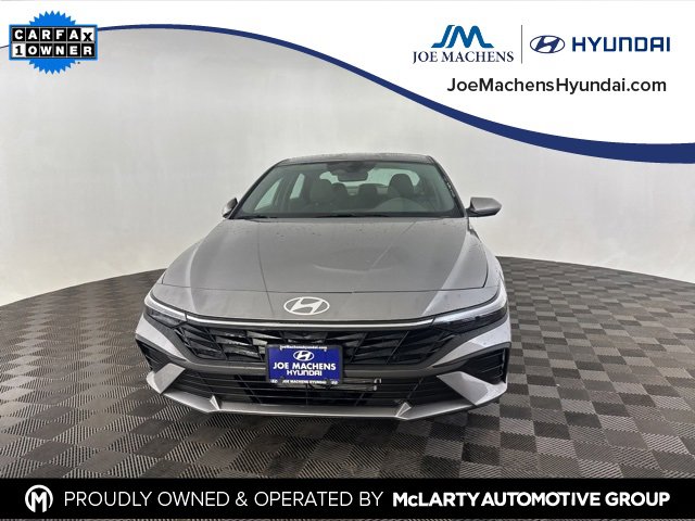 Used 2025 Hyundai Elantra Blue image 3