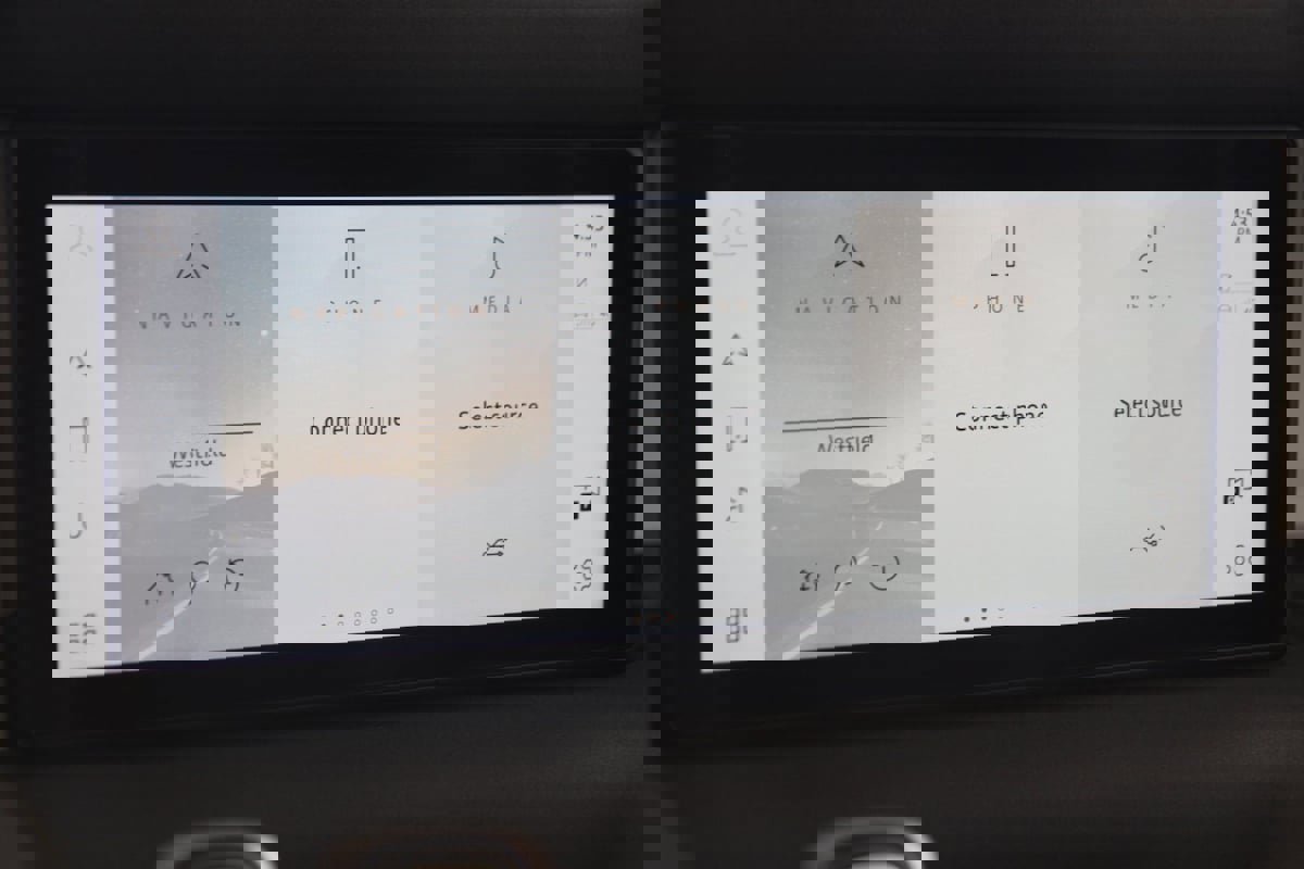 Used 2023 Land Rover Defender 110 S image 37