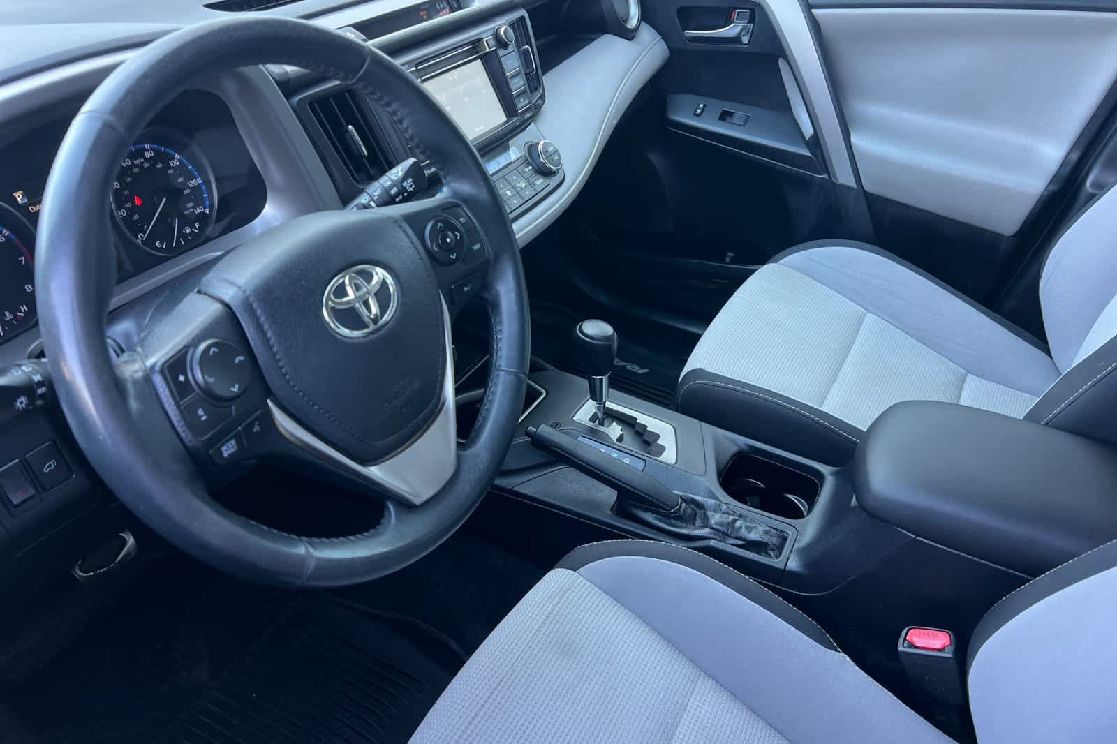 Used 2018 Toyota RAV4 XLE FWD image 12