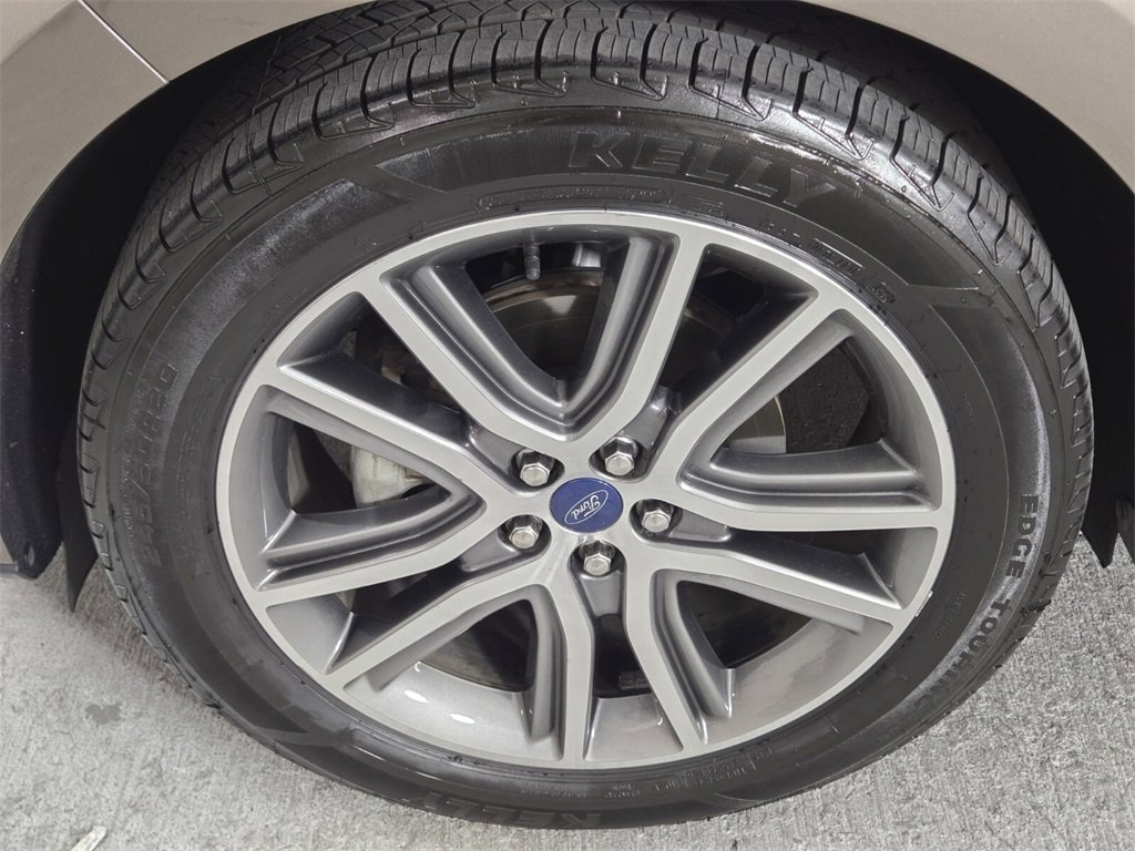 Used 2019 Ford Edge Titanium w/ Equipment Group 301A image 11