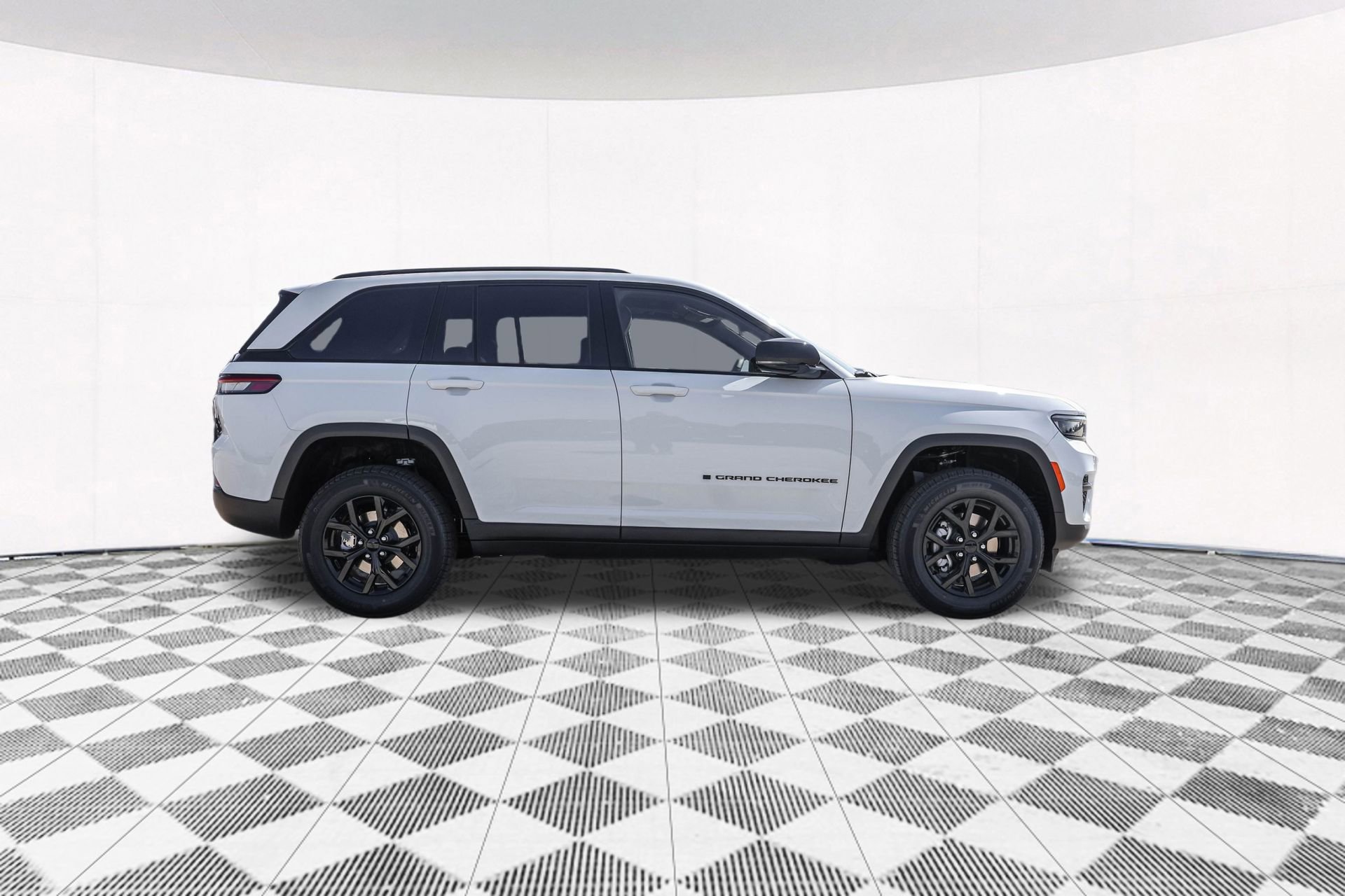 New 2025 Jeep Grand Cherokee Altitude image 12