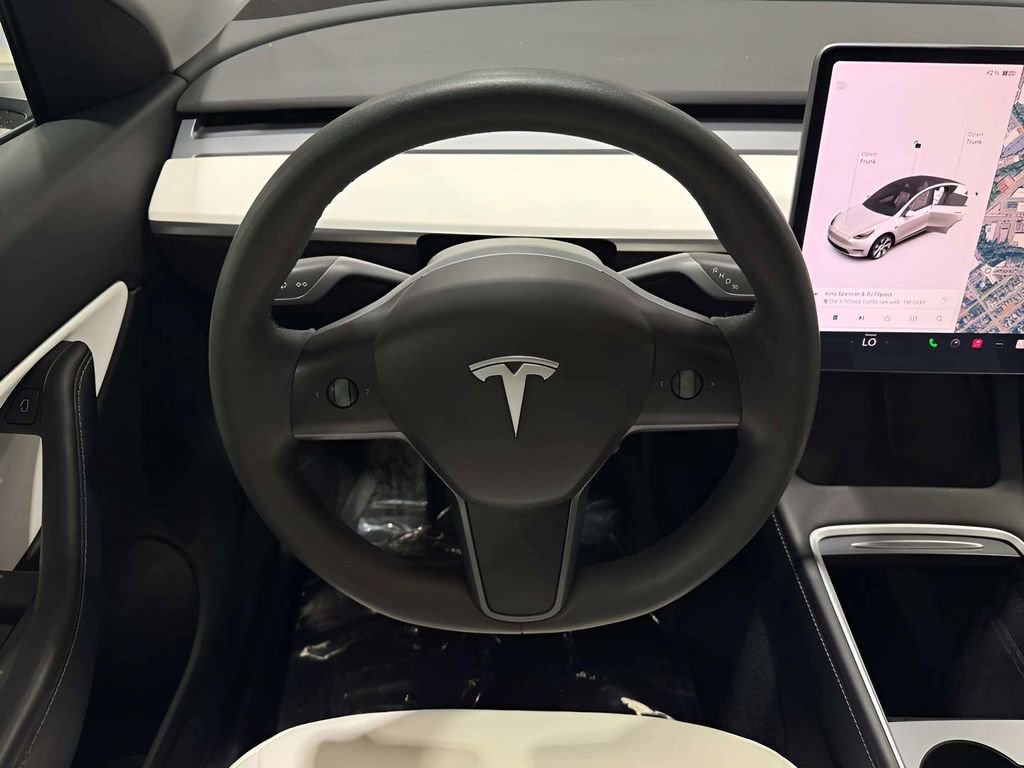 Used 2021 Tesla Model Y Long Range AWD/4WD image 25