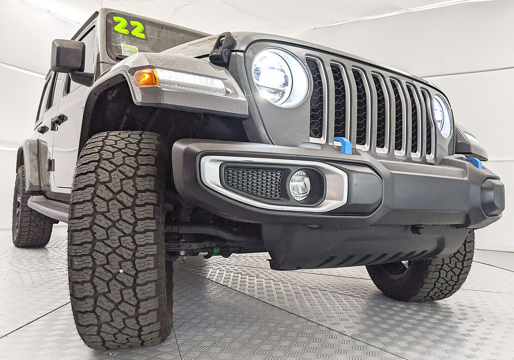 Used 2022 Jeep Wrangler Unlimited Sahara AWD/4WD image 22