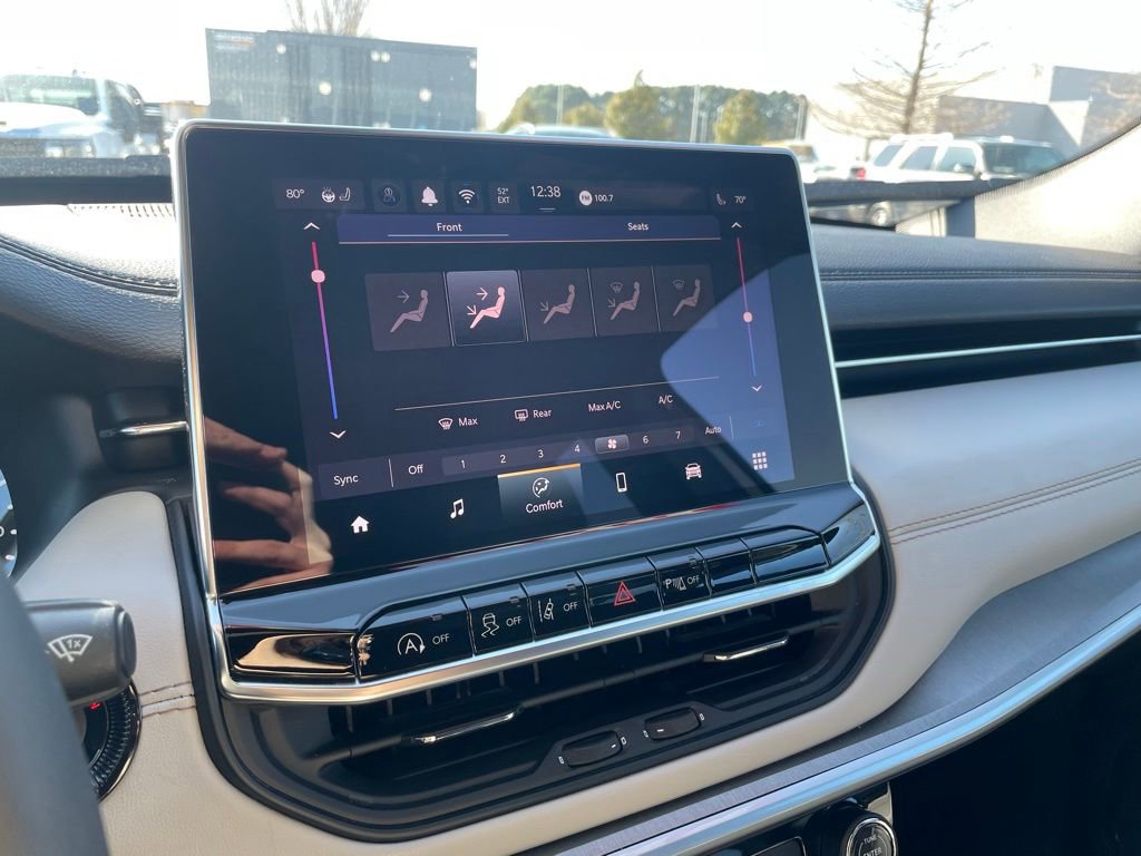 Used 2024 Jeep Compass Limited image 16