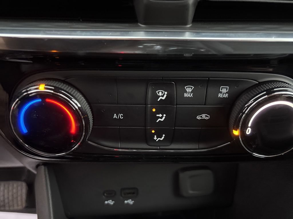 Used 2024 Buick Encore GX Sport Touring w/ Advanced Technology Package AWD/4WD image 32