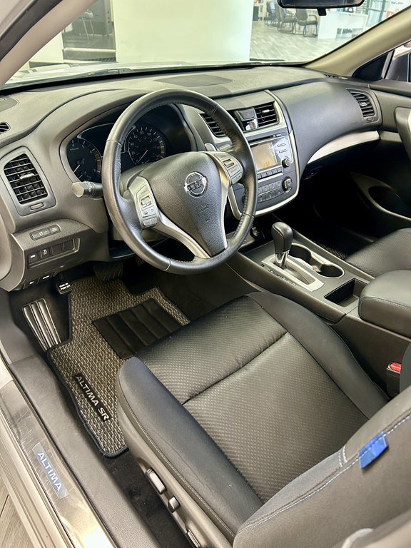 Used 2016 Nissan Altima 2.5 SR FWD image 12