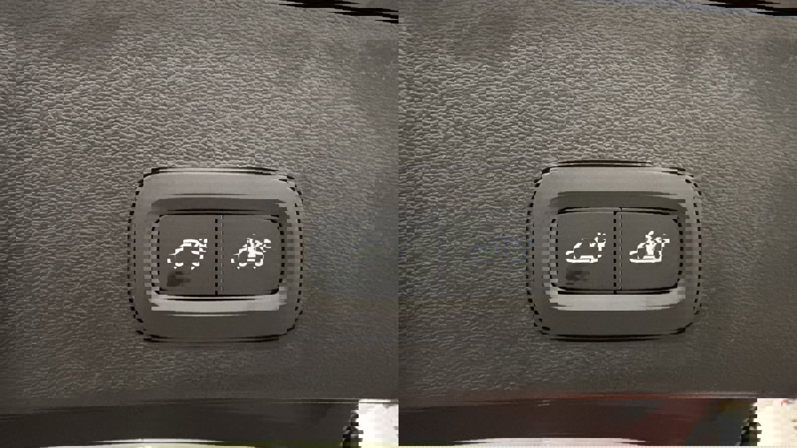 Used 2026 Volvo XC40 B5 Ultra w/ Protection Package Premier image 30