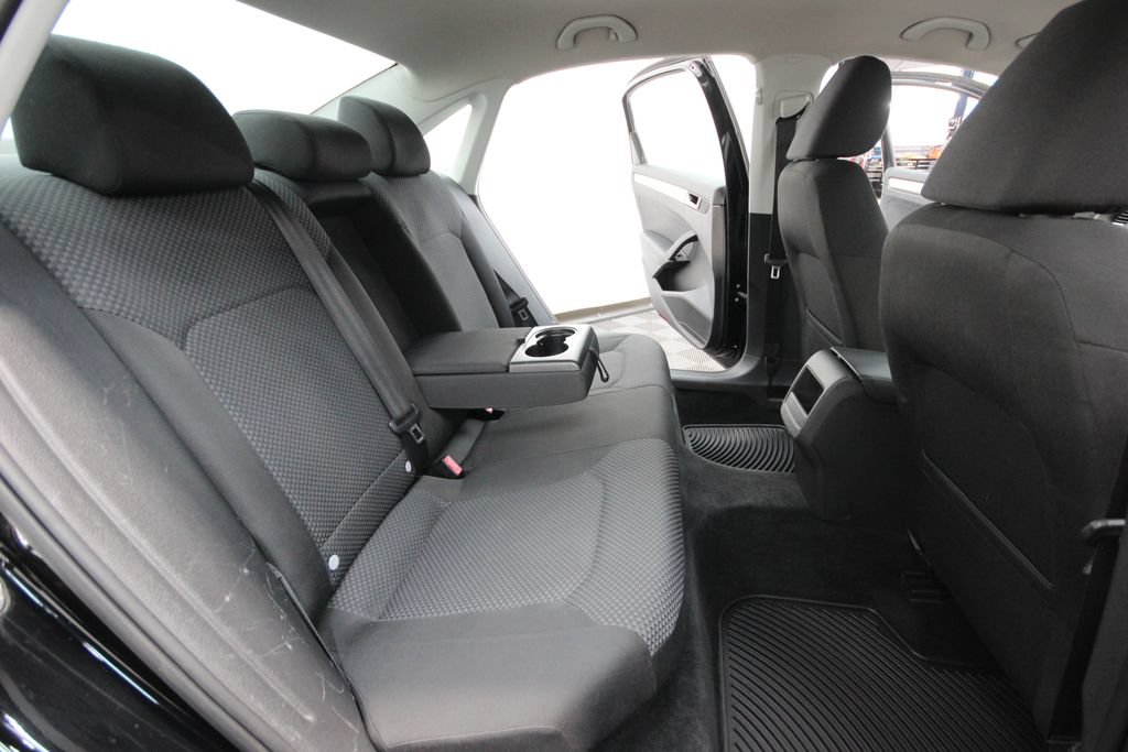 Used 2013 Volkswagen Passat 2.5 S FWD image 23