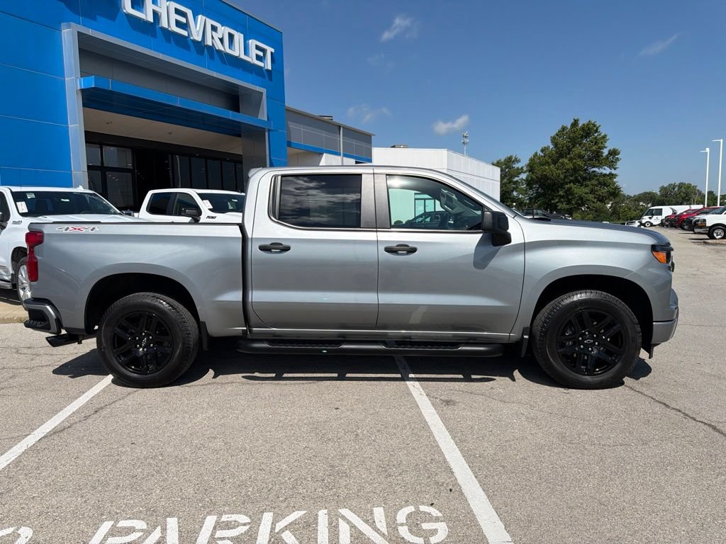 Used 2025 Chevrolet Silverado 1500 Custom AWD/4WD image 2