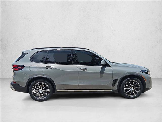 Used 2025 BMW X5 xDrive40i w/ M Sport Package AWD/4WD image 4