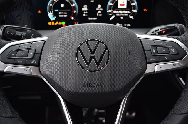 New 2026 Volkswagen Tiguan SE R-Line AWD/4WD image 18