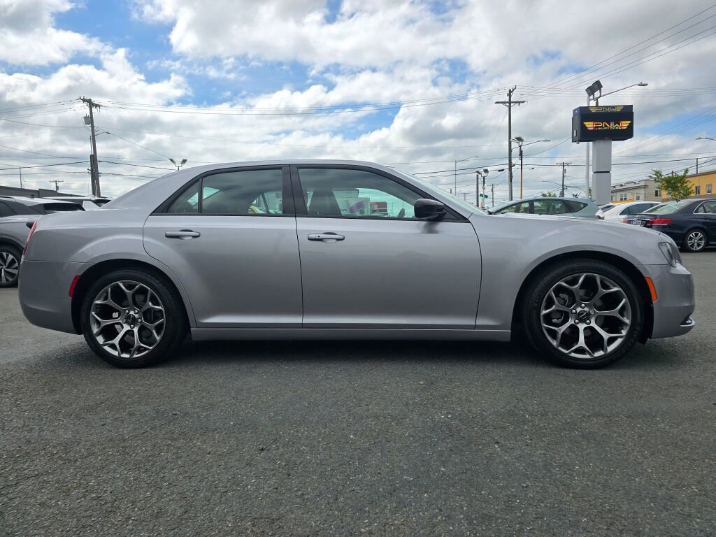Used 2018 Chrysler 300 Touring w/ Sport Appearance Package RWD image 5