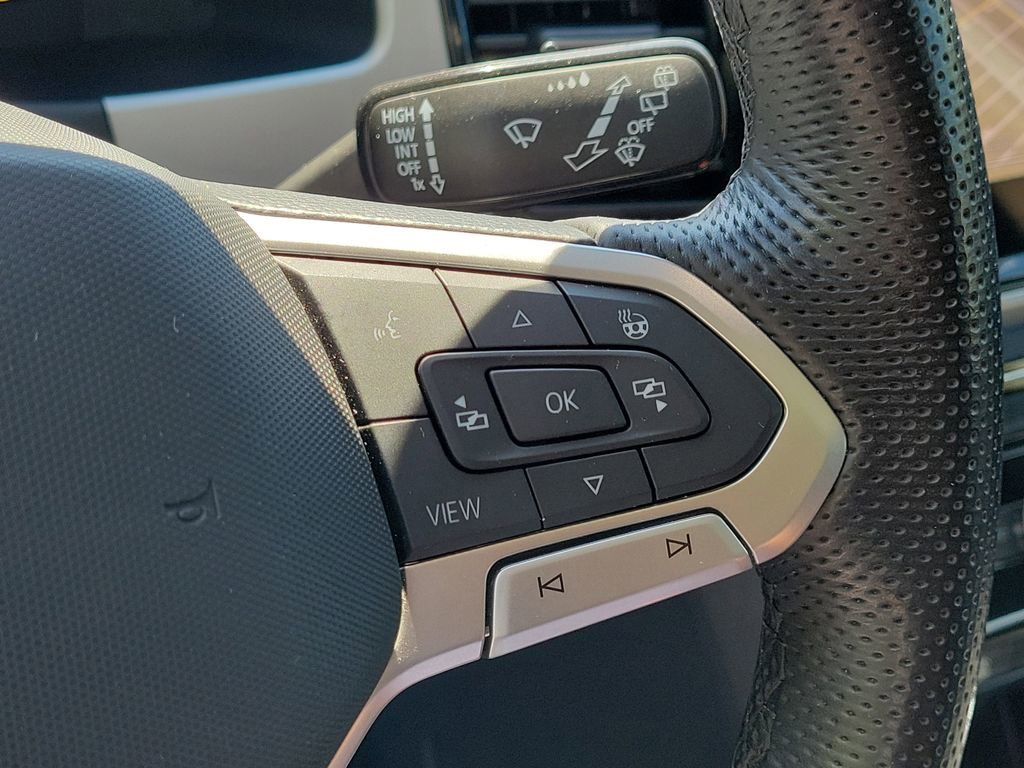 Used 2023 Volkswagen Atlas SEL R-Line image 31