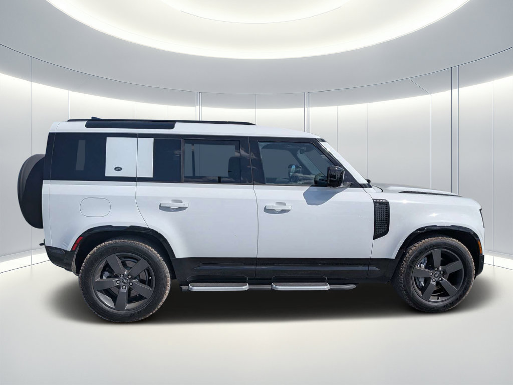 Used 2023 Land Rover Defender 110 X-Dynamic SE AWD/4WD image 3