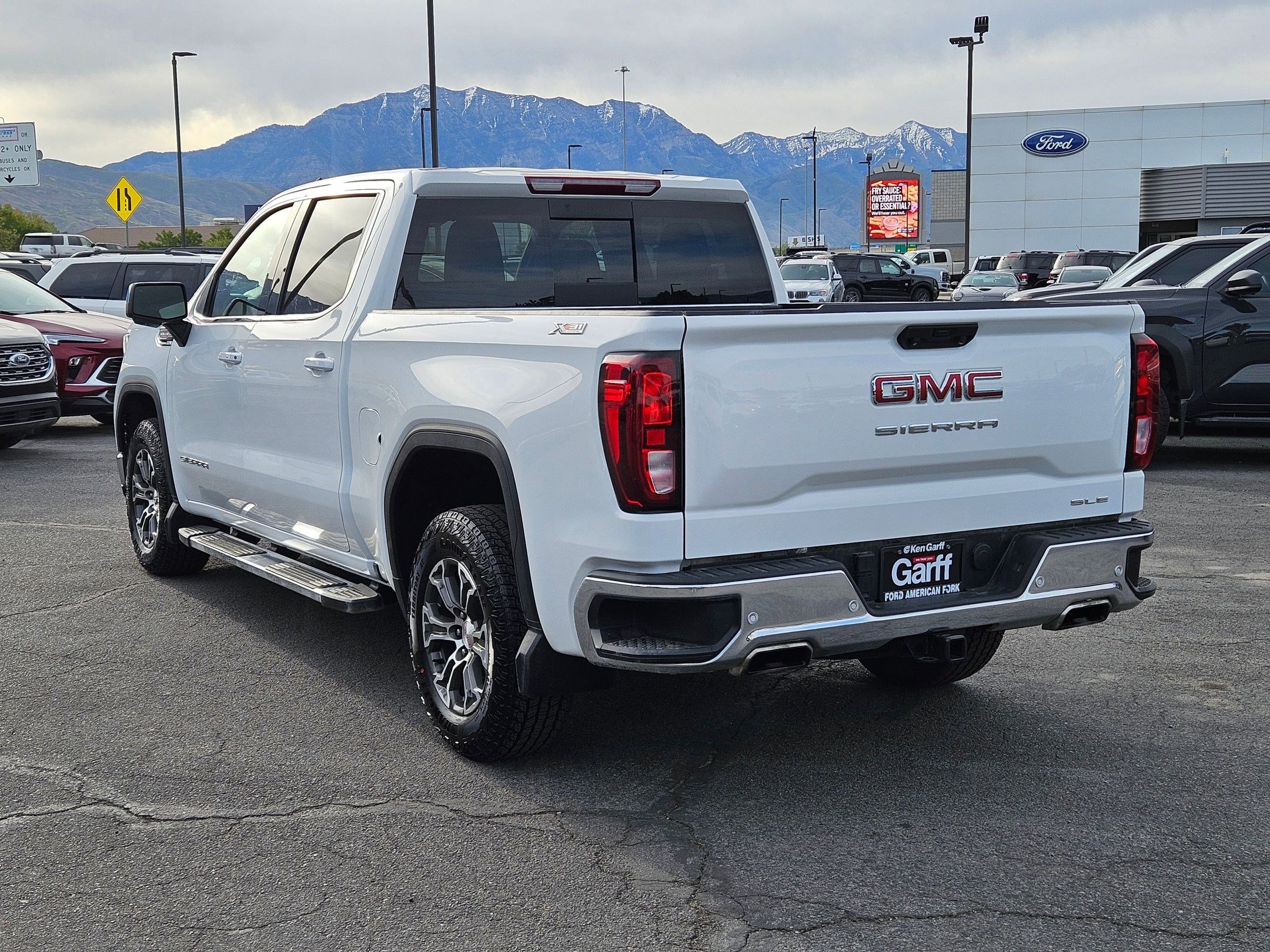 Used 2024 GMC Sierra 1500 SLE w/ Preferred Package AWD/4WD image 8