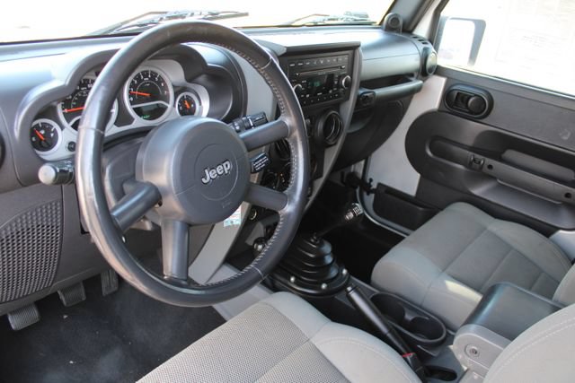 Used 2007 Jeep Wrangler Rubicon w/ Dual Top Group AWD/4WD image 2