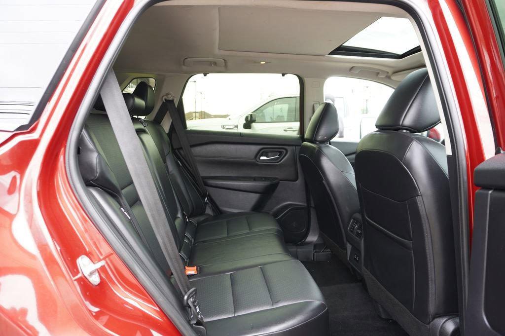 Used 2024 Nissan Rogue SV w/ SV Premium Package AWD/4WD image 7