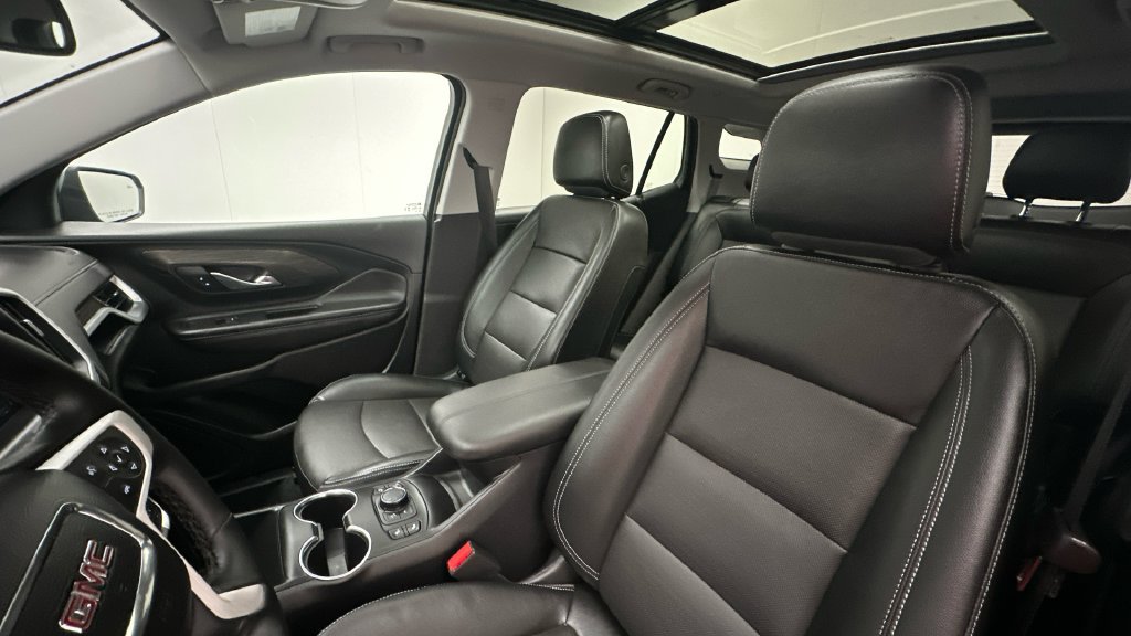 Used 2024 GMC Terrain SLT AWD/4WD image 9