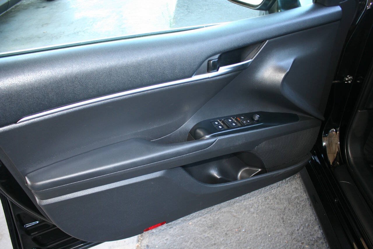 Used 2020 Toyota Camry LE w/ Convenience Package FWD image 16