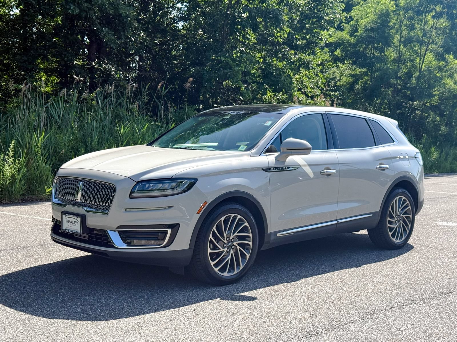 Used 2019 Lincoln Nautilus Reserve w/ Class II Trailer Tow Package AWD/4WD image 3