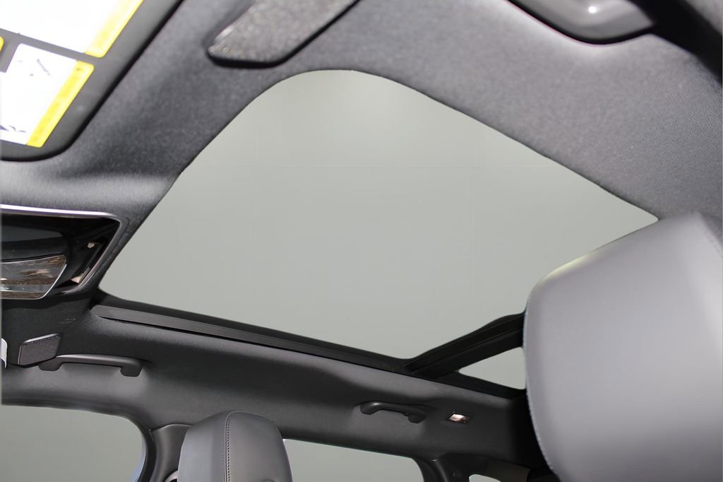 Used 2026 Land Rover Range Rover Velar S image 25