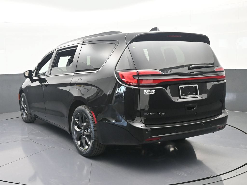 New 2026 Chrysler Pacifica Select w/ S Appearance Package FWD image 4