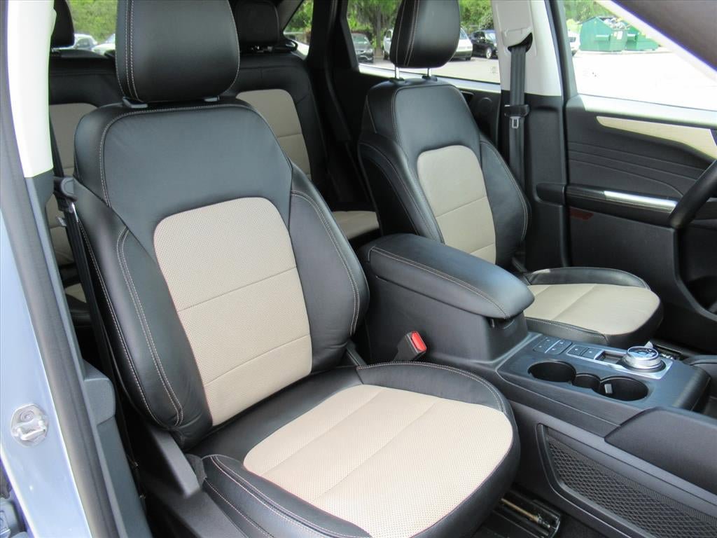 Used 2022 Ford Escape Titanium w/ Titanium Elite Package AWD/4WD image 9