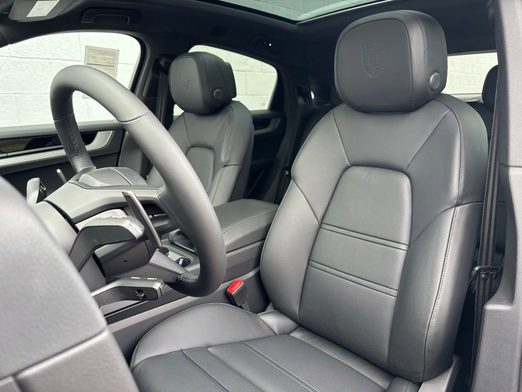New 2026 Porsche Cayenne E-Hybrid Coupe AWD/4WD image 5