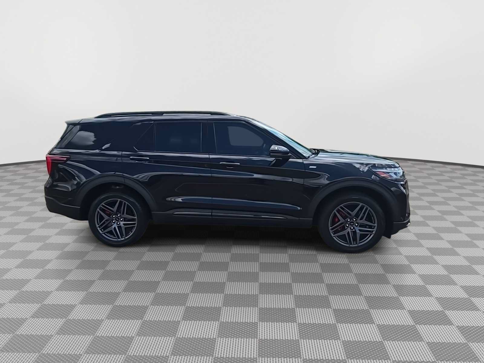 Used 2025 Ford Explorer ST-Line w/ ST-Line Street Pack AWD/4WD image 9