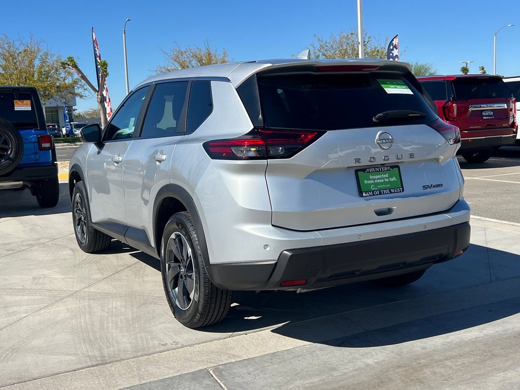Used 2024 Nissan Rogue SV image 4