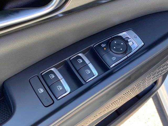 Used 2025 Kia Carnival SX w/ SX Dark Edition Package image 12