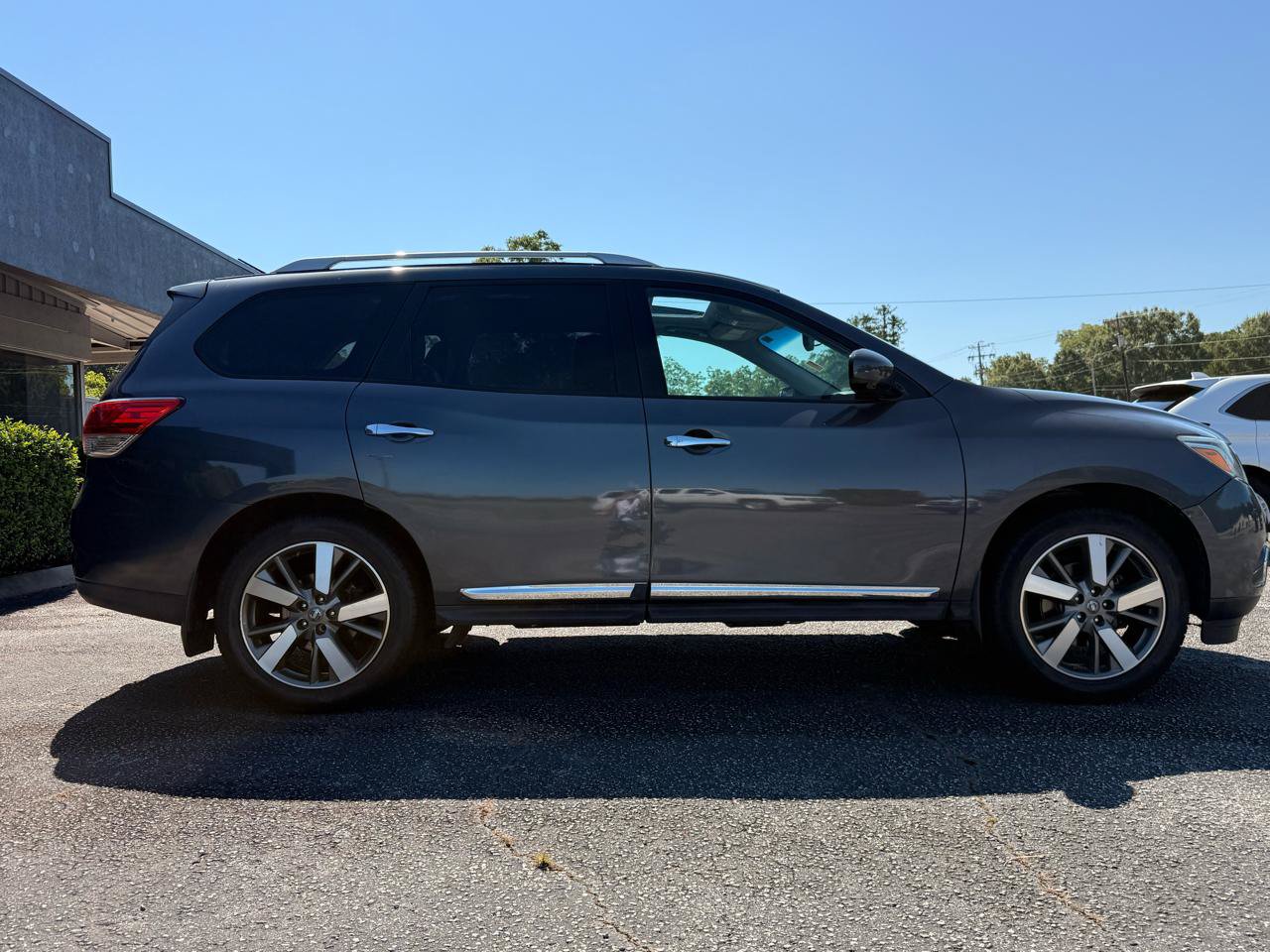 Used 2013 Nissan Pathfinder Platinum w/ Platinum Premium Pkg FWD image 6
