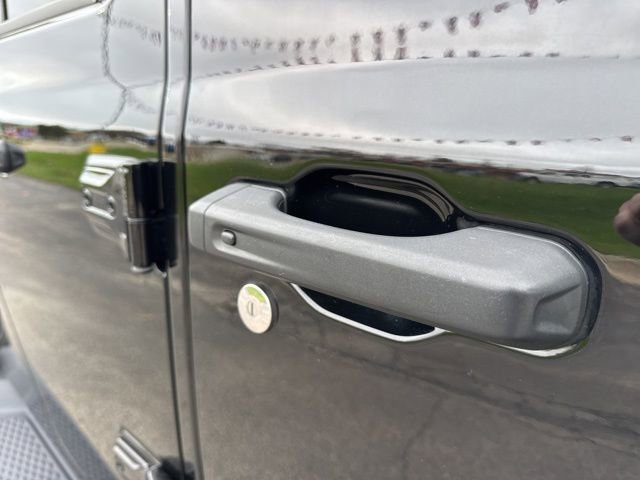 Certified 2022 Jeep Gladiator Overland AWD/4WD image 38