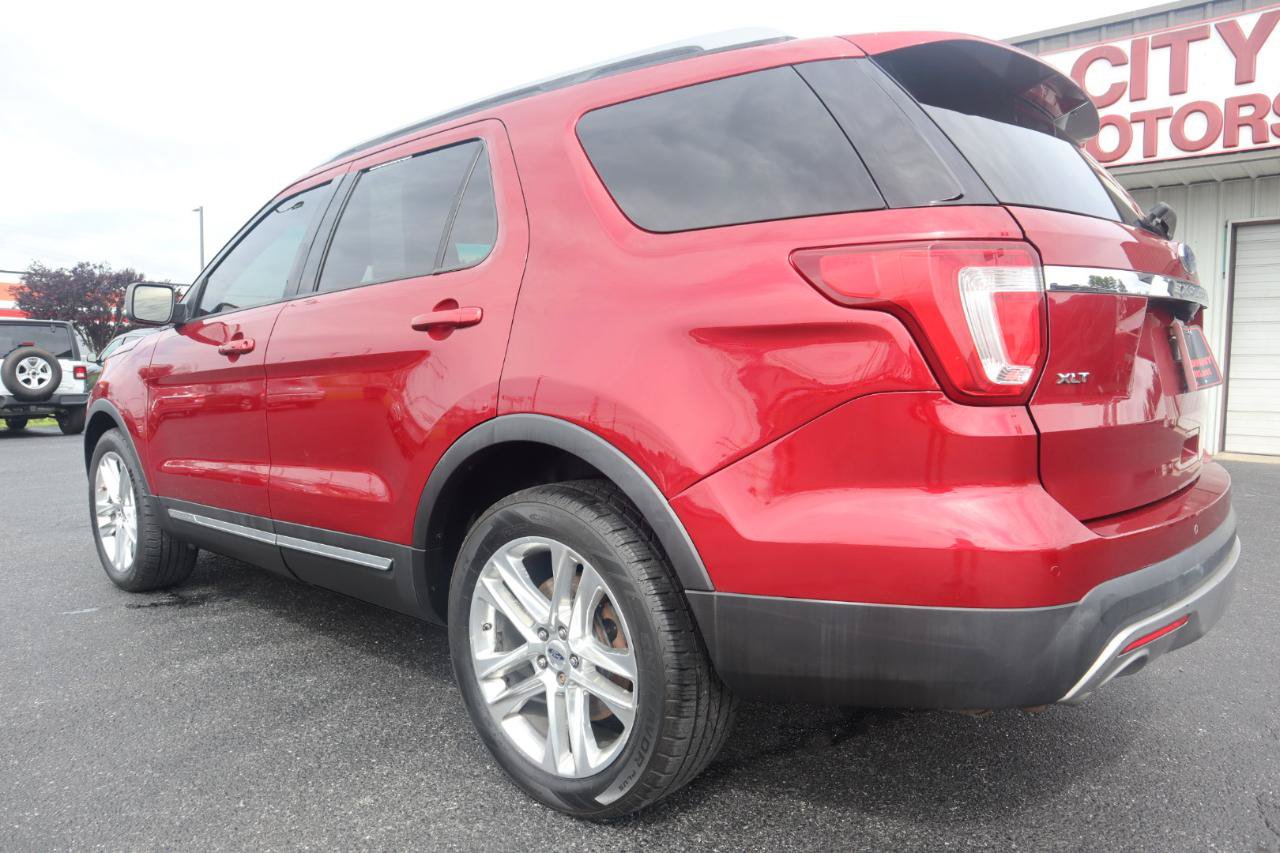 Used 2017 Ford Explorer XLT w/ Equipment Group 201A AWD/4WD image 25