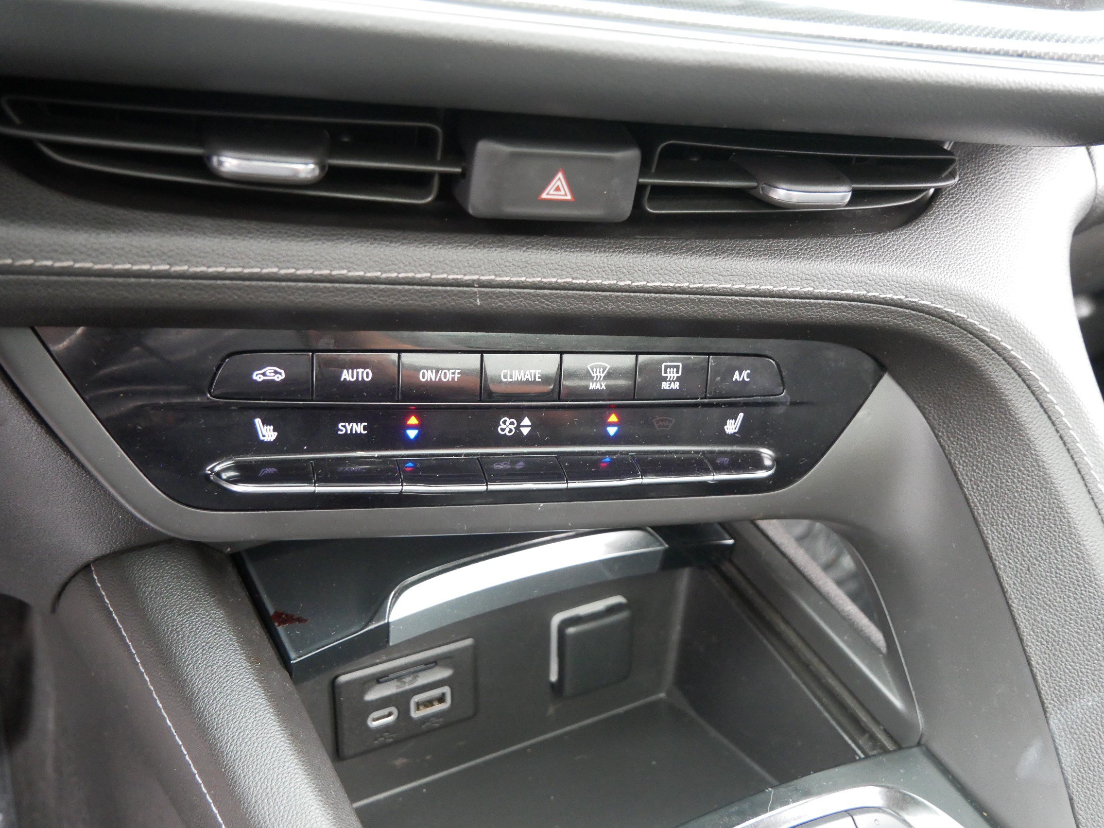 Used 2022 Buick Envision Essence w/ Technology Package II AWD/4WD image 23