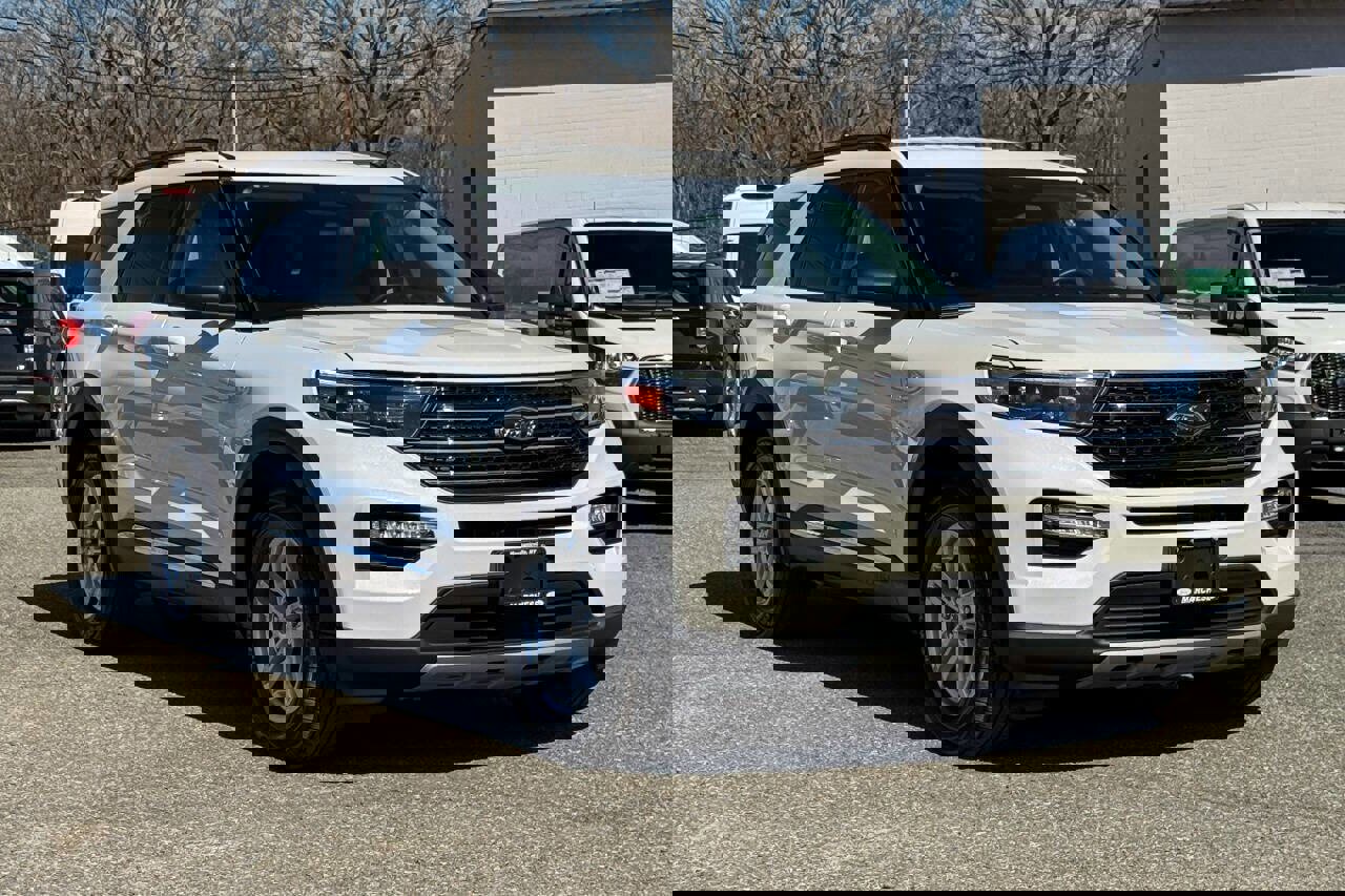 Used 2023 Ford Explorer XLT w/ Equipment Group 202A image 1
