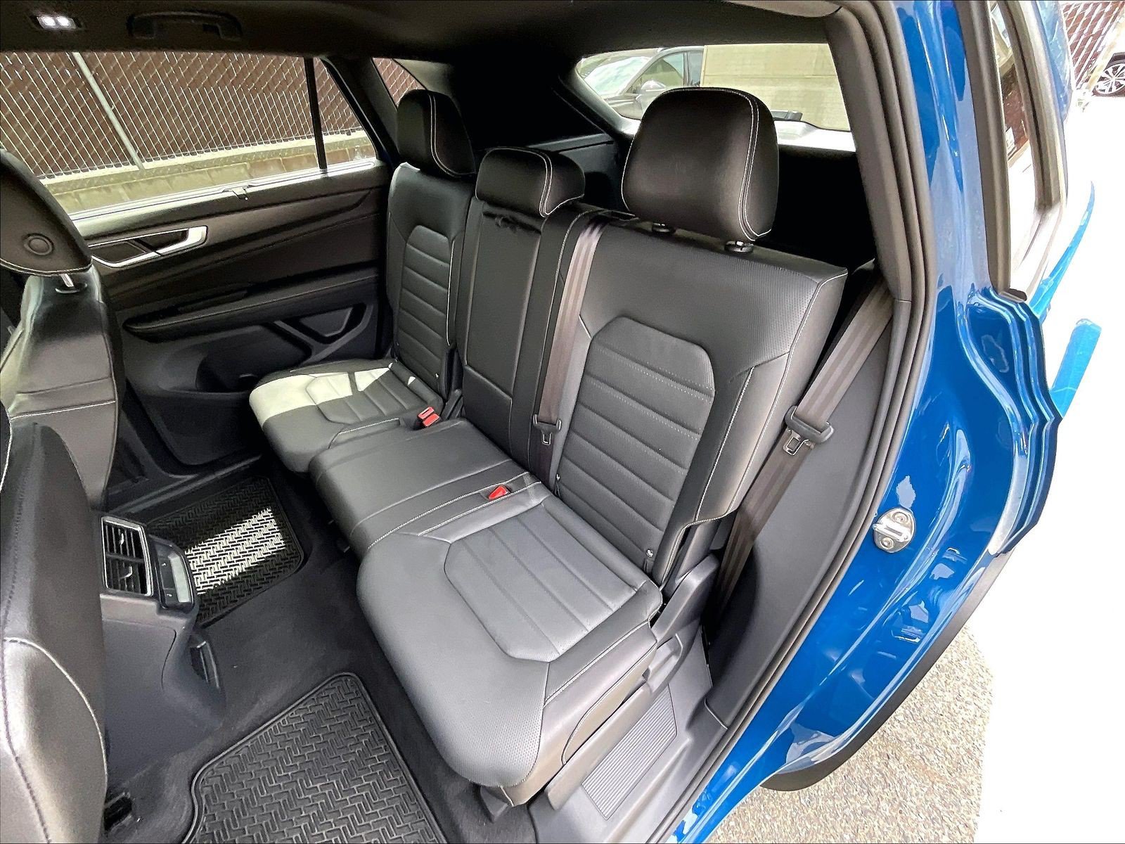 Certified 2025 Volkswagen Atlas Cross Sport SEL R-Line AWD/4WD image 25